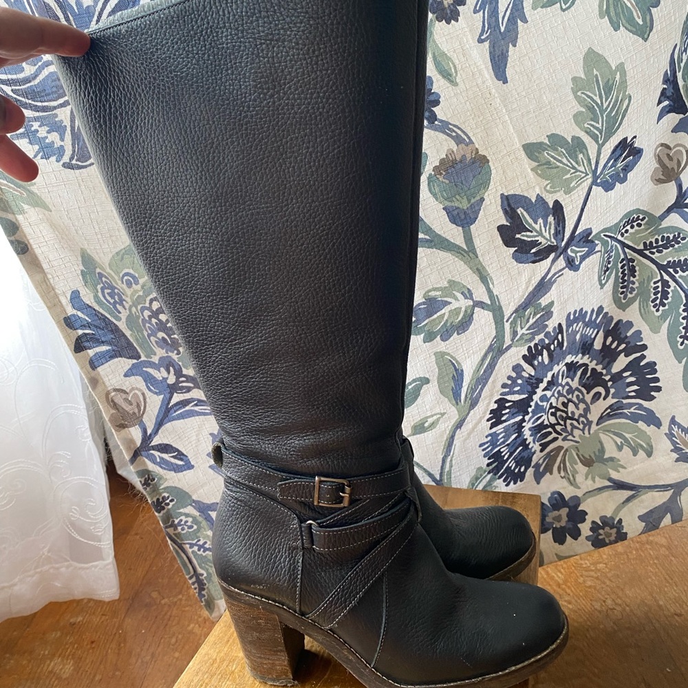 Duo riding boots.  Genuine Black textured leather.  Size UK 38/ US 7.5 Wide Calf